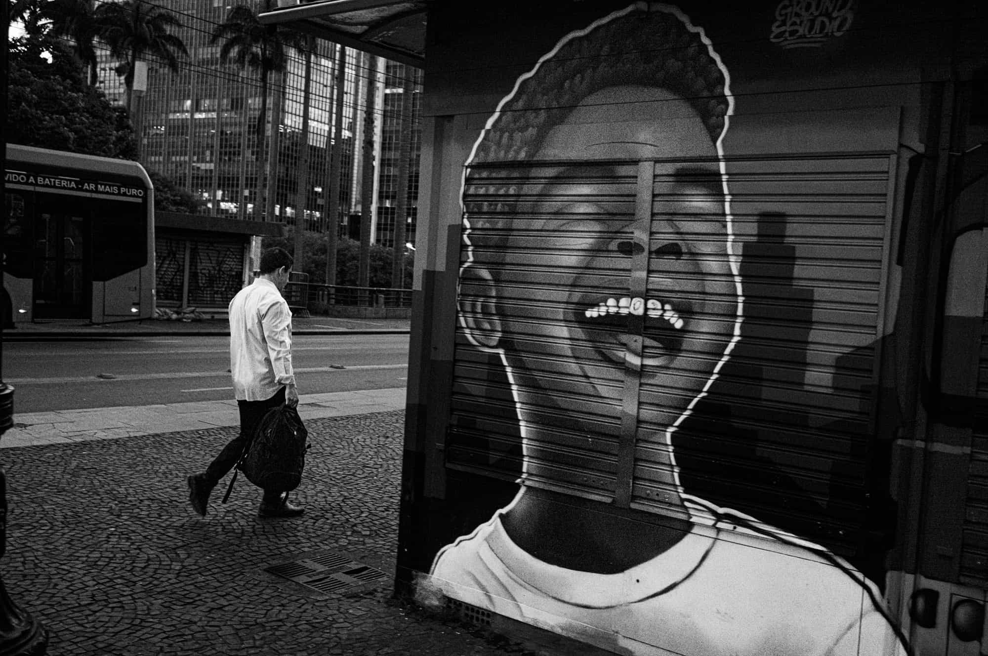 Fluxo e movimento da cidade em imagem de Ale Ruaro